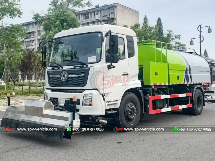 DONGFENG 4x2 Road Washing Truck - Front Left Side